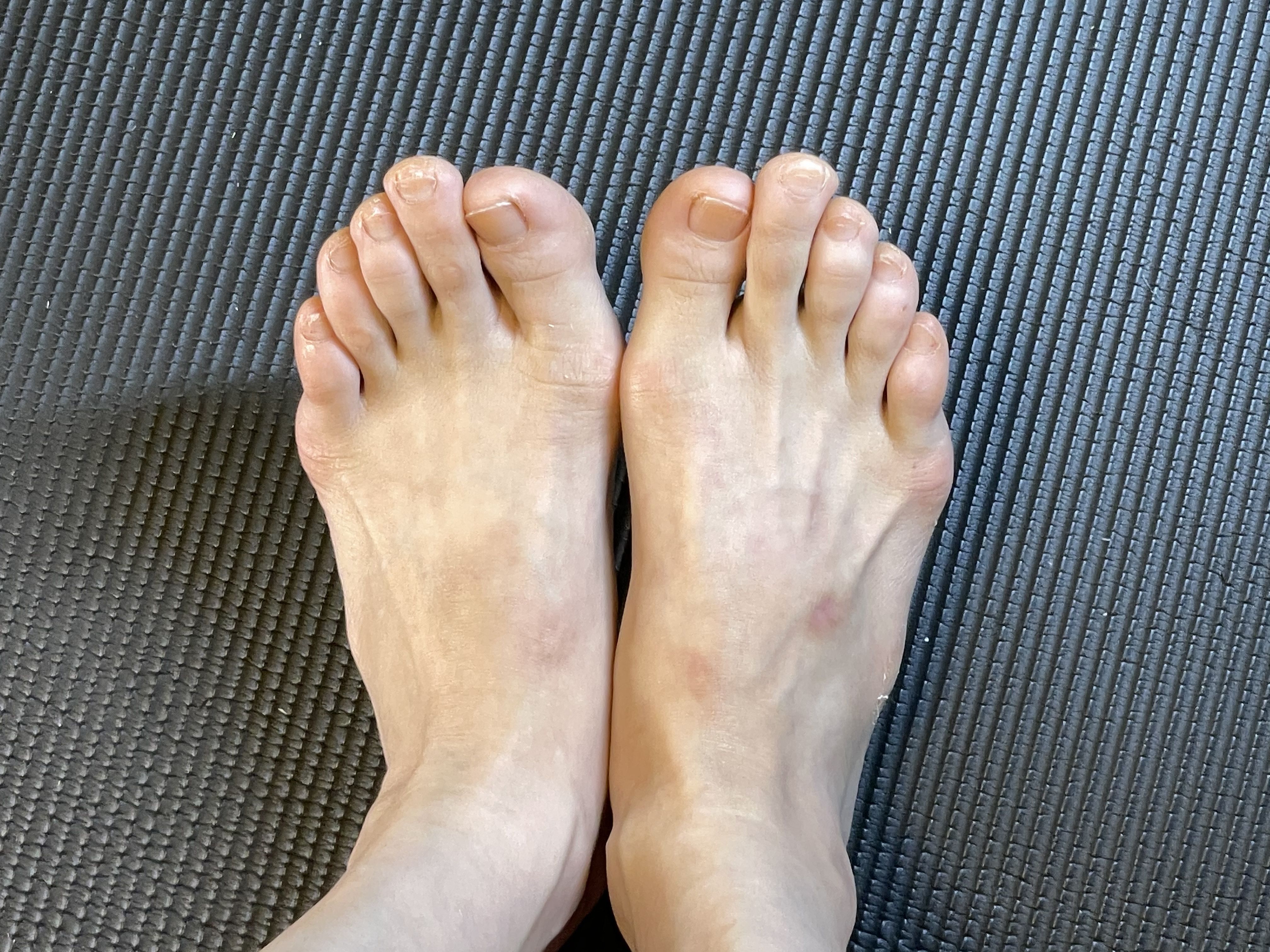 普通の女の子の足の爪切り-スマホ自撮り◎わかみほ(46歳)パフォーマー　サンプル画像02