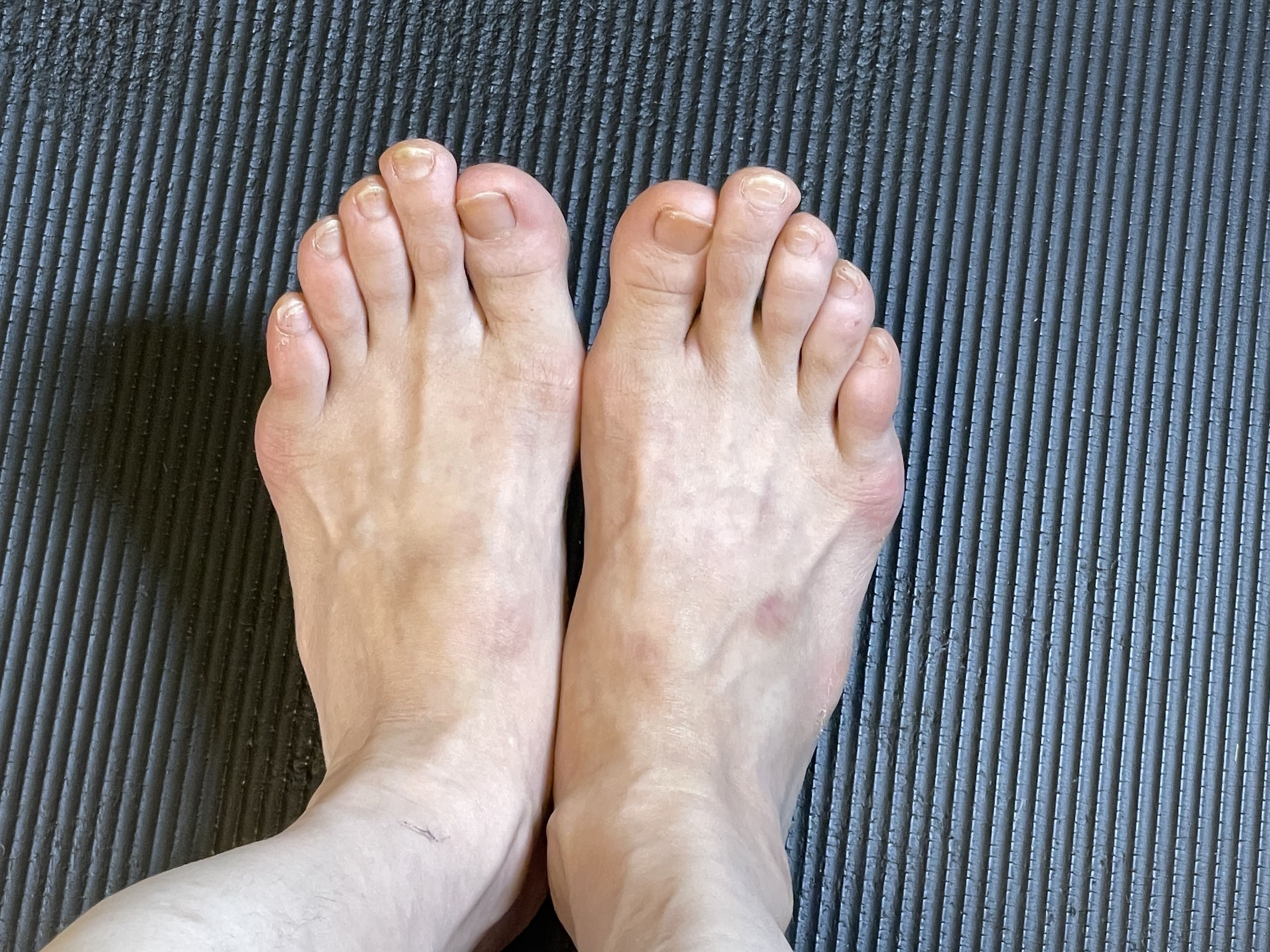 普通の女の子の足の爪切り-スマホ自撮り◎わかみほ(46歳)パフォーマー　サンプル画像03