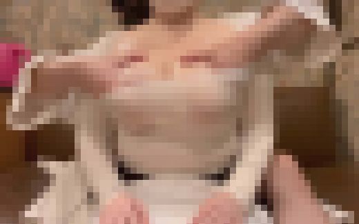 【個人撮影】19歳Iカップ女子大生にノーブラヒートテック着せてヌルヌルローション乳揉み　サンプル画像2