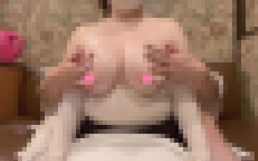 【個人撮影】19歳Iカップ女子大生にノーブラヒートテック着せてヌルヌルローション乳揉み　サンプル画像3