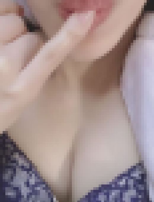 貧困裏アカ女子めぐの自撮り自主トレ指舐めフェラ＆乳首チラ動画　サンプル画像3