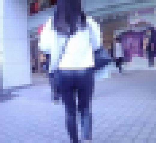 激カワ美少女がお尻パンパンにしてレザーパンツ履いて歩いてるよ　サンプル画像2