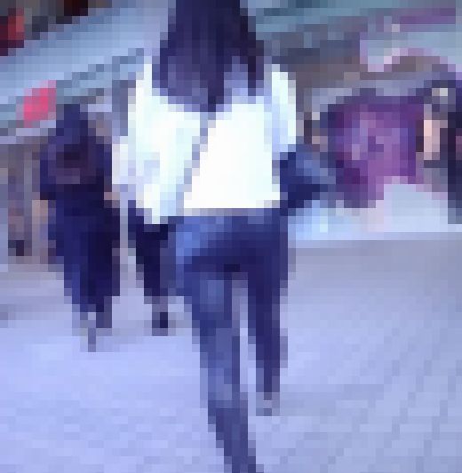 激カワ美少女がお尻パンパンにしてレザーパンツ履いて歩いてるよ　サンプル画像3