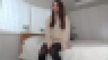 Gカップの20歳アパレル店員が巨根で膣奥を突かれアソコをベトベトにして喘ぎまくる　サンプル画像1