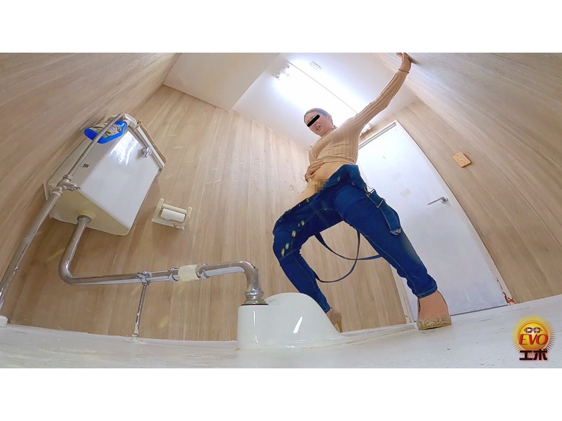 公衆便所隠撮 便器飛び越え大砲尿2　サンプル画像7