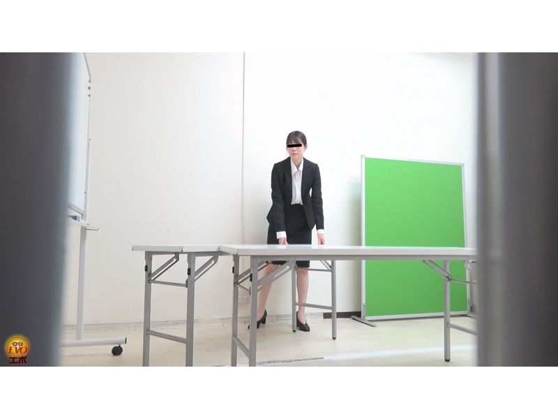 隠撮 穴開き卑猥下着OLのセクシーうんこ　サンプル画像7