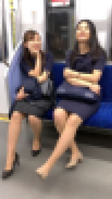 【逆さあり】仕事帰りの極上美女OL2人組み（前編）　サンプル画像3