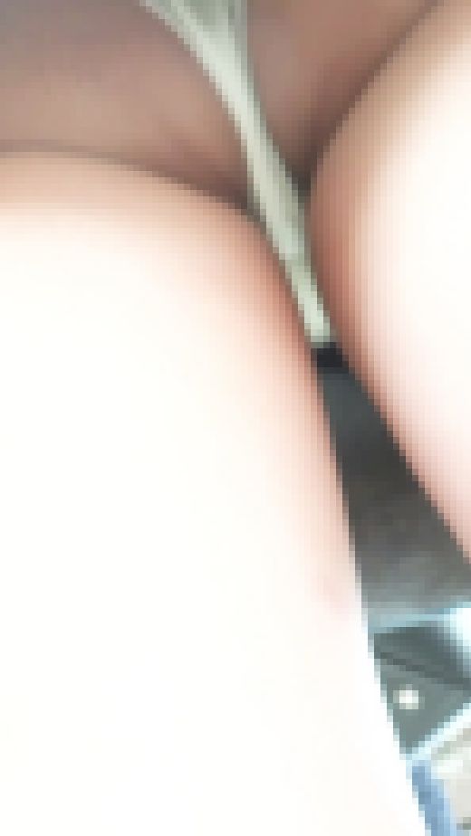 [★新作][★顔出し]パンチラ盗撮 モデル系女子 デニム超ミニスカ 食い込み白パンツに超接近　サンプル画像5