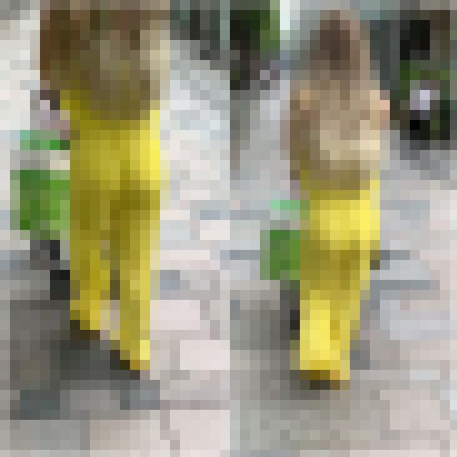 【再販商品です】   No.214「派手なファッション、タイトな洋服を着て街を歩くGAL系お姉さん達」　サンプル画像1