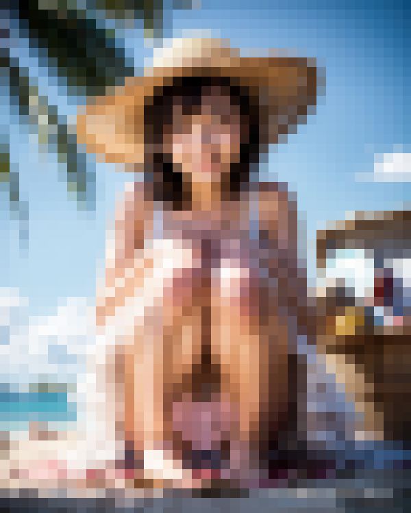 【四つん這いパンチラ No.01】砂浜でお尻を突き出した無防備な女の子のパンツ丸見え！照れた顔が可愛い　サンプル画像3